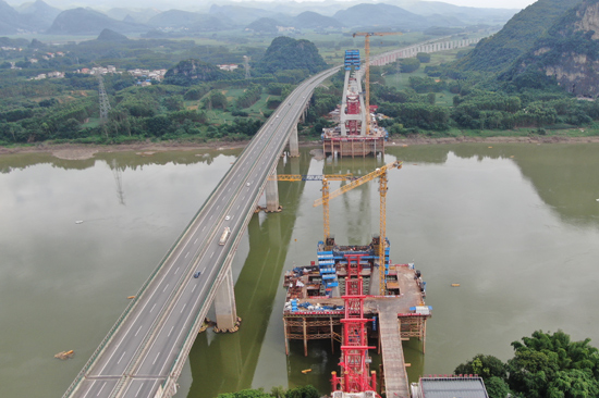 盤龍柳江特大橋。